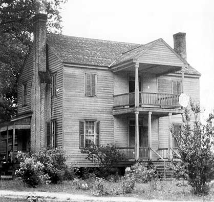 Photo of Mill Prong House around 1920 presumably by someone in the Bullock family of Red Springs, descendants of Colonel Archibald McEachern.